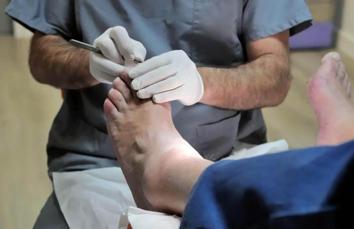 Je vous attends de pied ferme pour prendre en main la santé de vos pieds